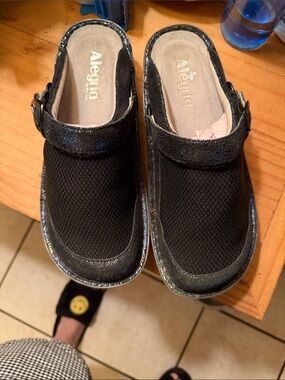 Alegria Woman’s  Black Mesh Comfort Clog